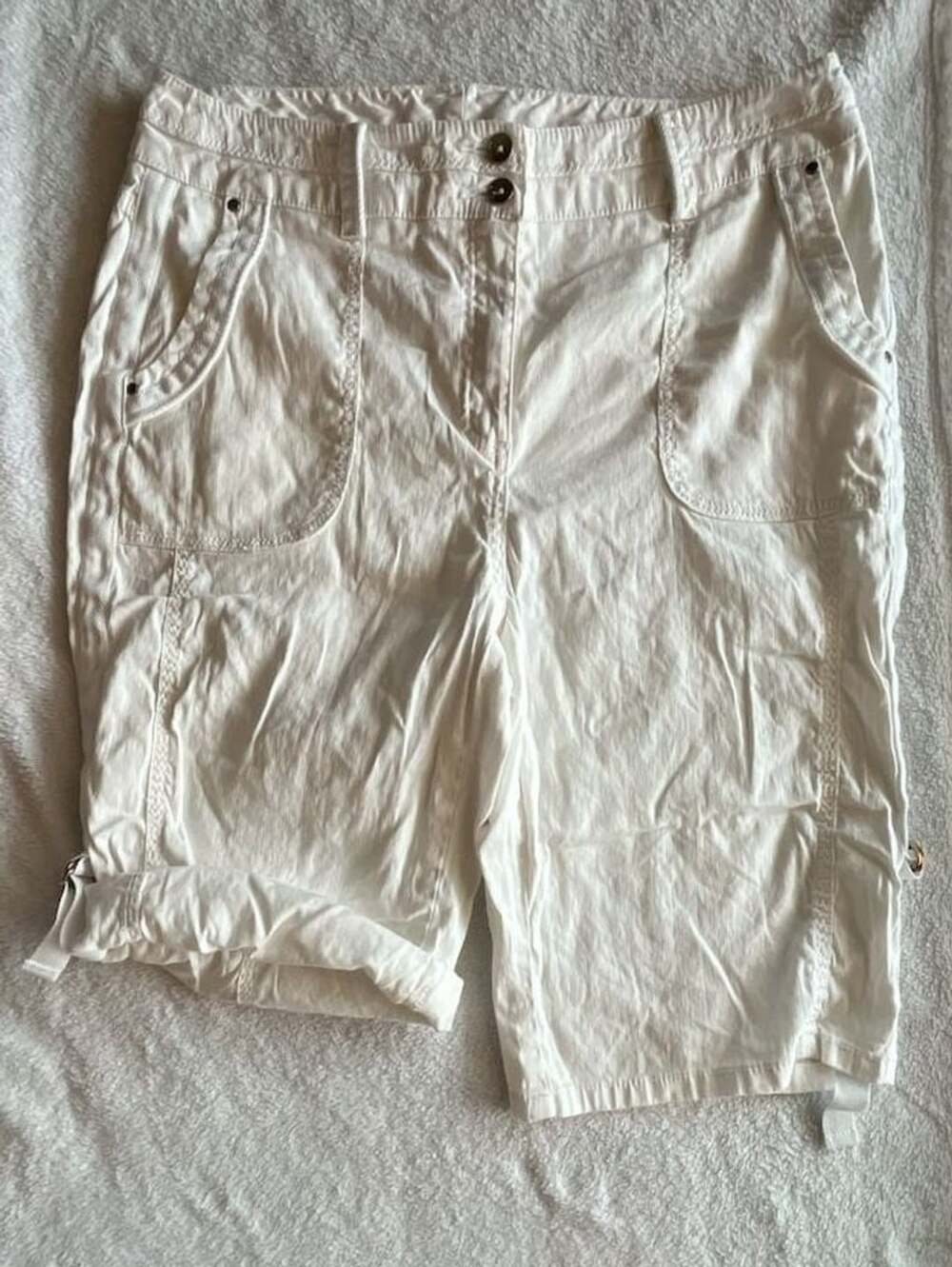 Chico's Bermuda Shorts Size 1 White Cargo Capri